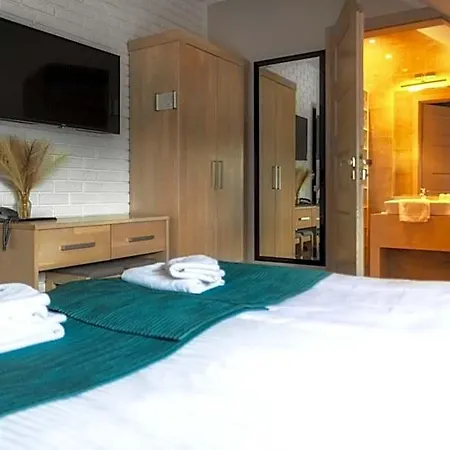Hotel Pawie Oczko 3*